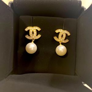 Chanel pearl drop earrings